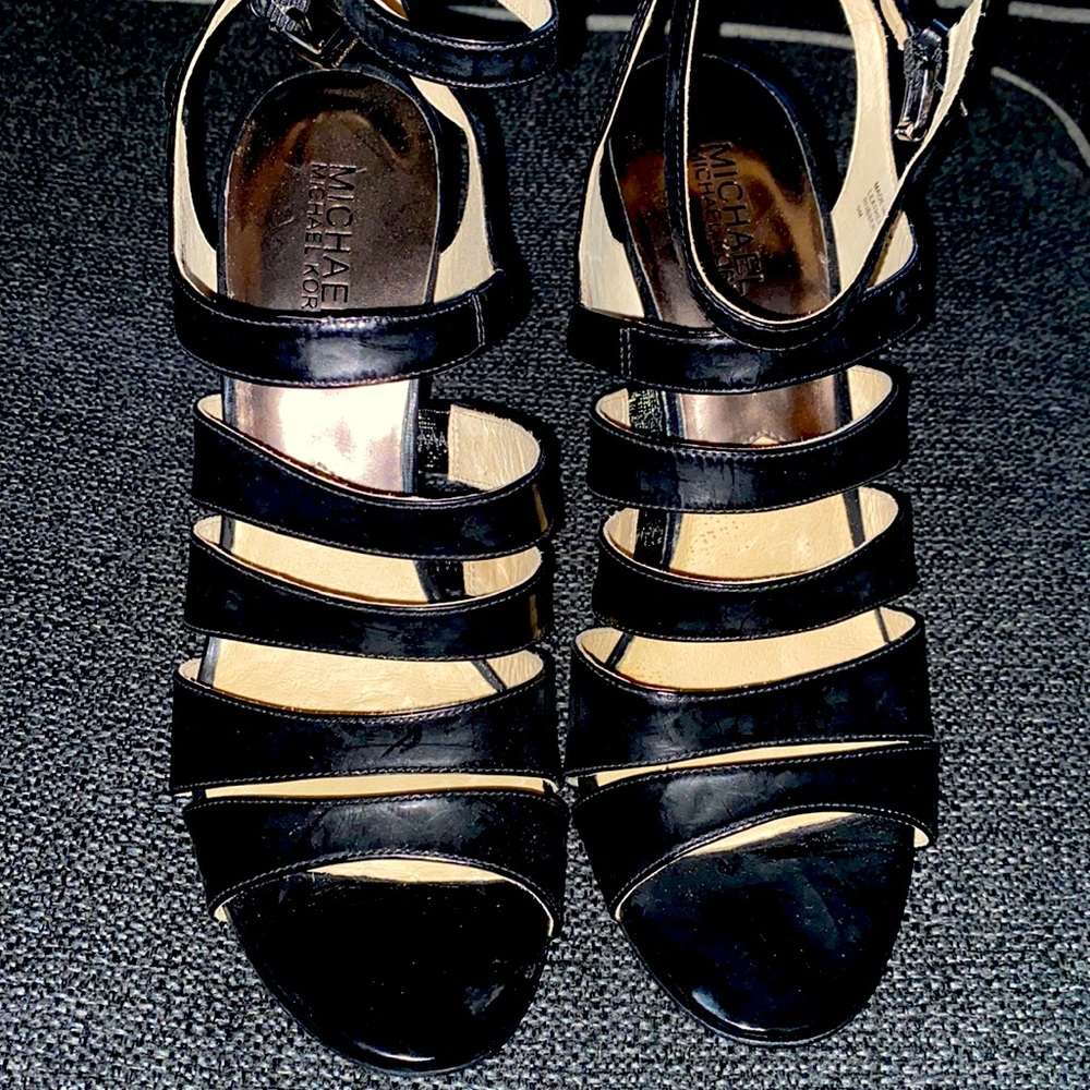 Heel. 9 medium
